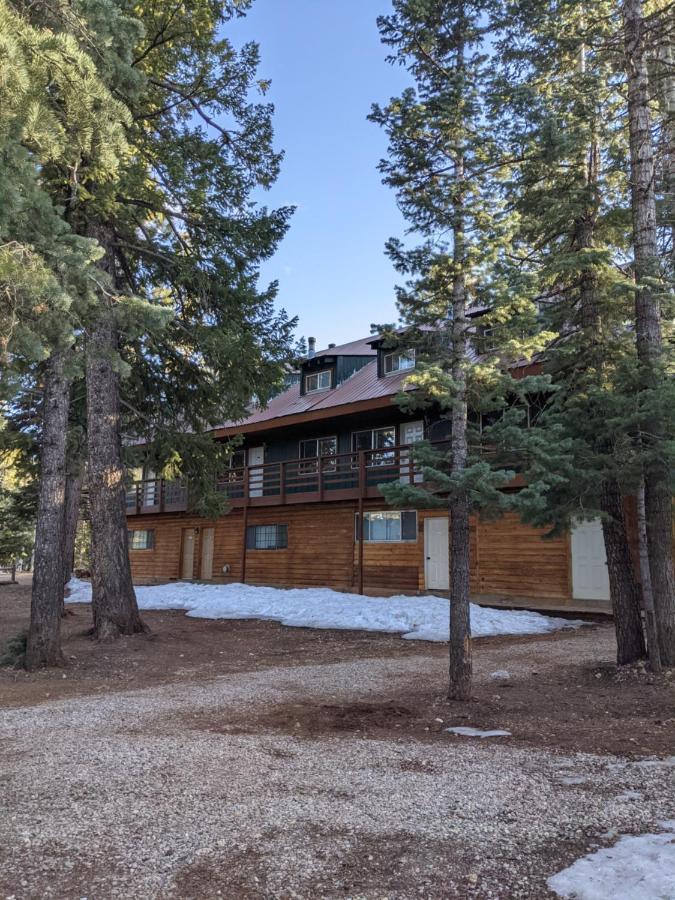 Pinewoods Resort And Rv Park Duck Creek Village Exterior photo