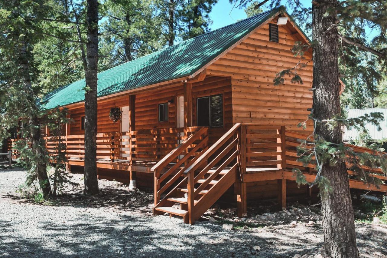 Pinewoods Resort And Rv Park Duck Creek Village Exterior photo
