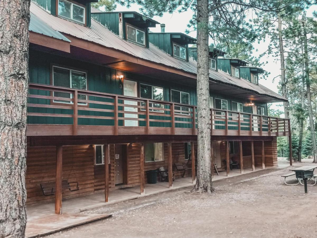 Pinewoods Resort And Rv Park Duck Creek Village Exterior photo